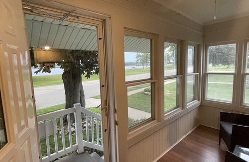 Guttenberg House | 6 bed, 2 bath house in Guttenberg Iowa on The Mississippi River, Sleeps 12