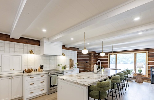 Seguin Cottage | 6 bed 3 bath cottage on Lake Joseph - sandy beach with all-day-sun!