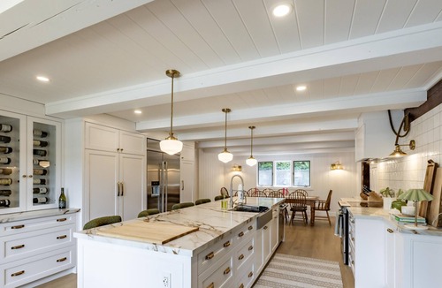 Seguin Cottage | 6 bed 3 bath cottage on Lake Joseph - sandy beach with all-day-sun!