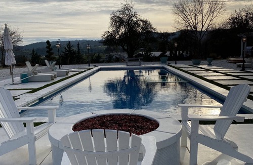 Paso Robles House | 6 bed 3 bath house surrounded by 10 acres of vines w pool, jacuzzi, & fire pit.