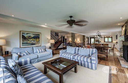 Craigleith Ski Chalet | 6 bed 4 bath Chalet with Tennis Court!