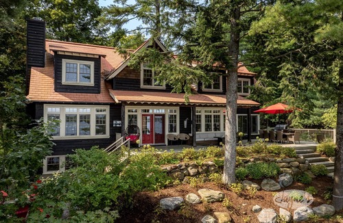 Muskoka Lakes Cottage | 6 bed 4 bath cottage on Lake Rosseau with boathouse and sandy beach!
