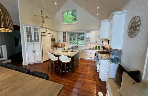 Muskoka Lakes Cottage | 6 bed 4 bath cottage on Lake Joseph