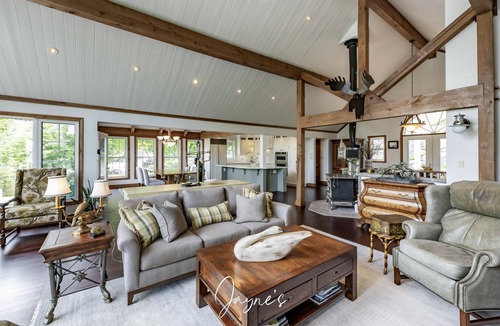 Seguin Cottage | 6 bed 5 bath cottage on Lake Rosseau