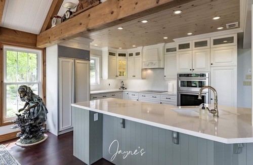 Seguin Cottage | 6 bed 5 bath cottage on Lake Rosseau