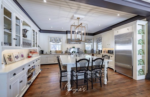 Port Carling Cottage | 6 bed 6 bath cottage on Lake Joseph