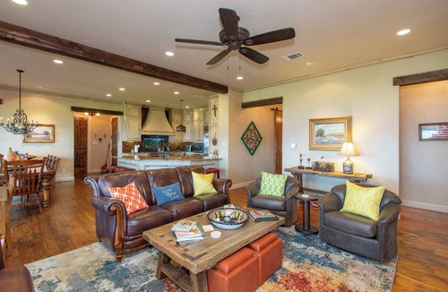 Enchanted Oaks House | 6 Bed 6 Bathroom!Stunning Oasis on the shores of Cedar Creek Lake