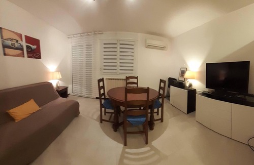 Costieres Apartment | 6-bed apartment with private garage