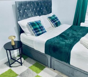 Dover Apartment | 6-Bed Coastal Flat, Walk to Castle & Parking