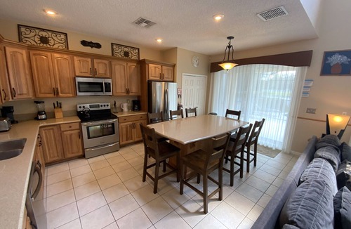 Seasons Villa | 6 bed comfort, close to the parks & superb lake view with Harry Potter bedroom.