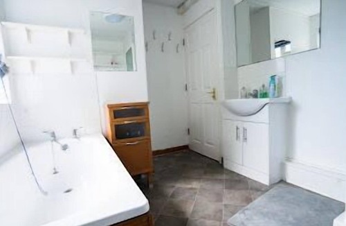 Reading House | 6-Bed House-Reading-Sleeps12-TownCentre