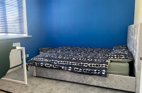 Reading House | 6-Bed House-Reading-Sleeps12-TownCentre