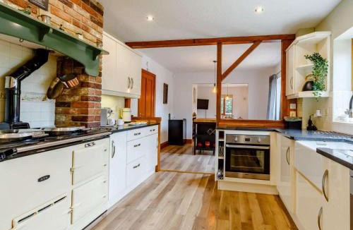 Raymonds Hill House | 6 Bed in Axminster oc-80470