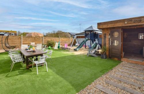 Camber House | 6 Bed in Camber 89037