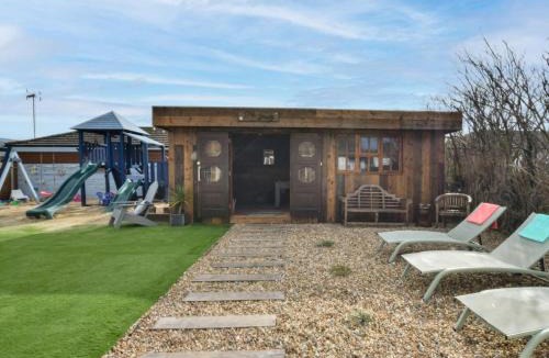 Camber House | 6 Bed in Camber 89037