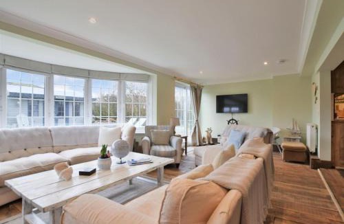 Camber House | 6 Bed in Camber 89037