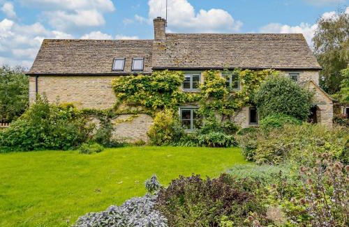 Lechlade House | 6 Bed in Lechlade 93251