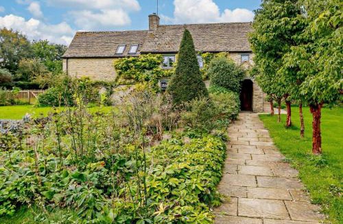 Lechlade House | 6 Bed in Lechlade 93251