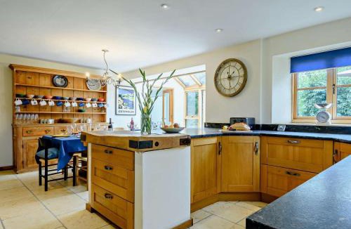 Lechlade House | 6 Bed in Lechlade 93251