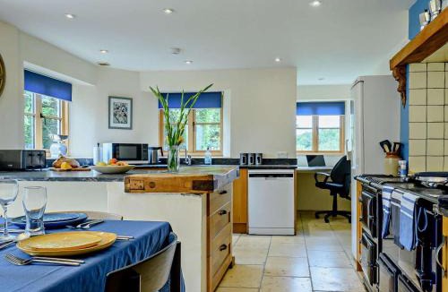 Lechlade House | 6 Bed in Lechlade 93251