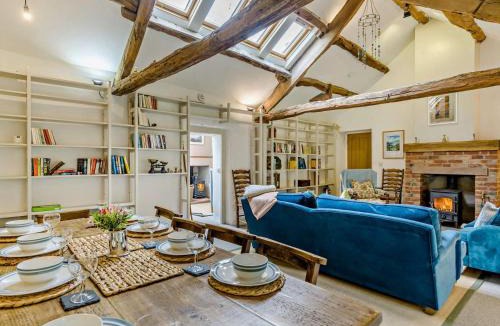 Martindale House | 6 Bed in Martindale 95344