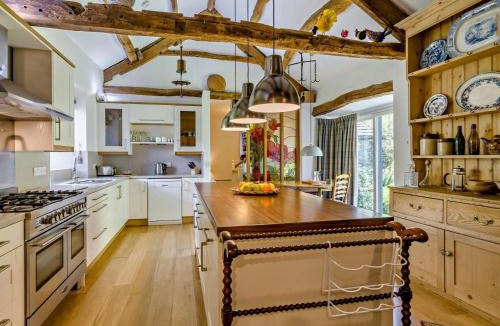 Martindale House | 6 Bed in Martindale 95344