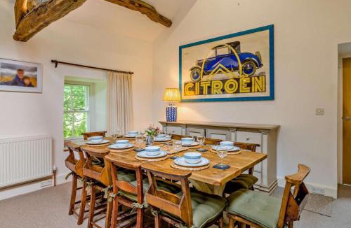 Martindale House | 6 Bed in Martindale 95344