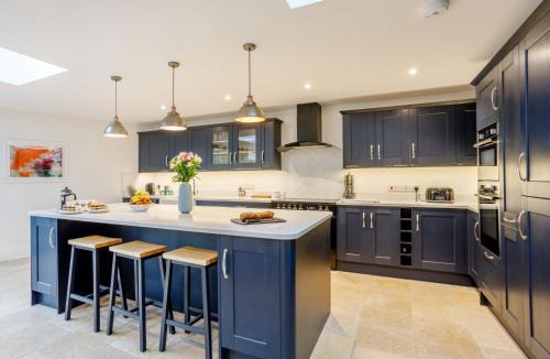 Milborne Saint Andrew House | 6 Bed in Milborne St. Andrew 80549