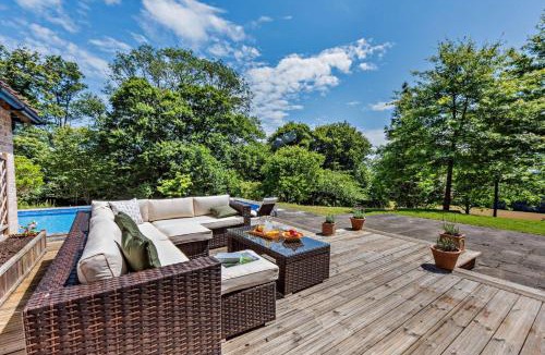 Robertsbridge House | 6 Bed in Robertsbridge oc-d29525