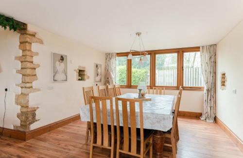 Witney House | 6 Bed in Stonesfield CC028