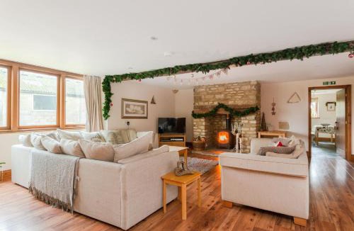 Witney House | 6 Bed in Stonesfield CC028