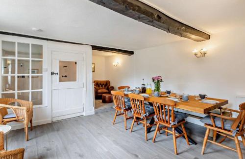 Fiddington House | 6 Bed in Woolston 95371