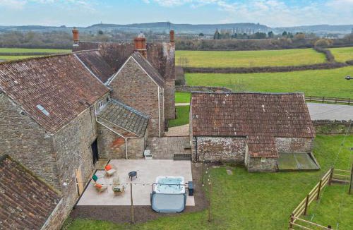 Charfield House | 6 Bed in Wotton-under-edge oc-95836