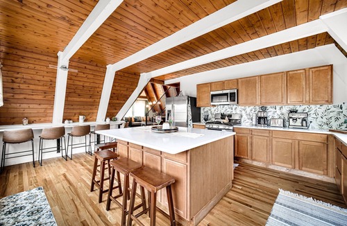 Culver House | 6 bedroom 3 bath amazing home, near lake max