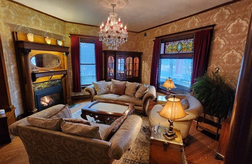 Minneapolis House | 6 bedroom, 4 Bathroom Victorian Mansion 1 Mile from Downtown Minneapolis