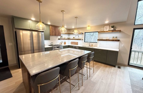 Hager City House | 6 Bedroom, 6.5 bathroom with Indoor Pool, Hot Tub & Sauna