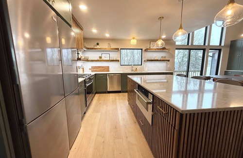 Hager City House | 6 Bedroom, 6.5 bathroom with Indoor Pool, Hot Tub & Sauna