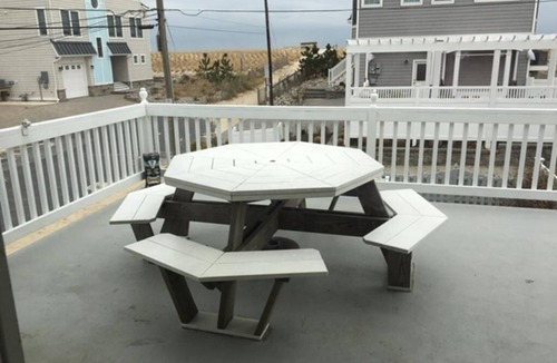 Ship Bottom Apartment | 6 bedroom accommodation in Beach Haven Gardens