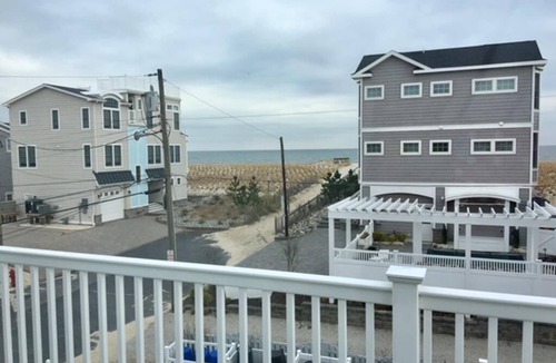 Ship Bottom Apartment | 6 bedroom accommodation in Beach Haven Gardens