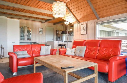 Houvig Strand House | 6 bedroom accommodation in Ringkøbing