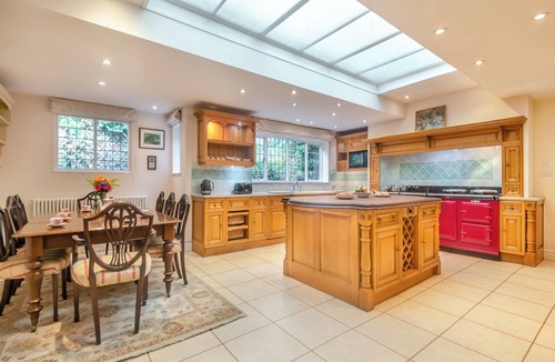 East Grinstead Cottage | 6 bedroom accommodation in East Grinstead