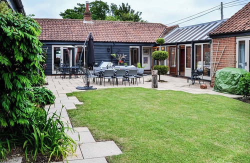 Irstead Cottage | 6 bedroom accommodation in South Walsham