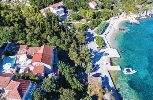Sudurad House | 6 bedroom accommodation in Sipan
