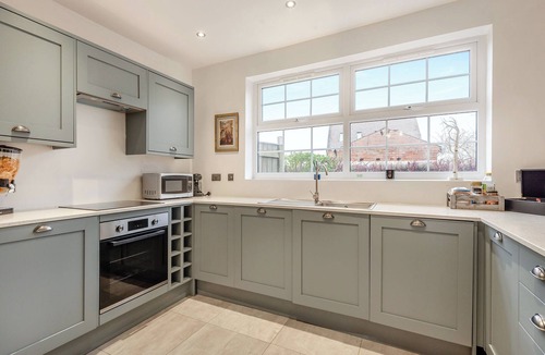 Kidderminster Cottage | 6 bedroom accommodation in Shenstone