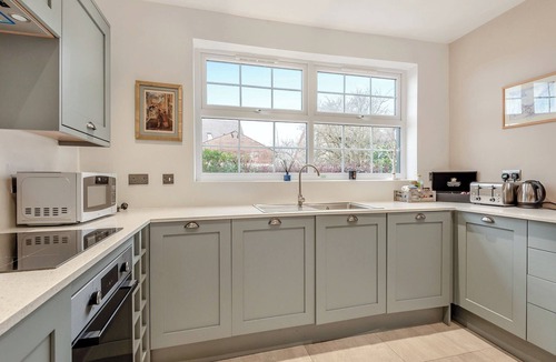 Kidderminster Cottage | 6 bedroom accommodation in Shenstone