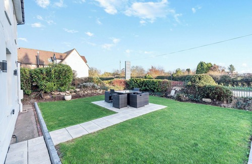 Kidderminster Cottage | 6 bedroom accommodation in Shenstone