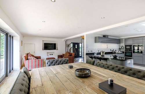 Sleaford Cottage | 6 bedroom accommodation in Howell