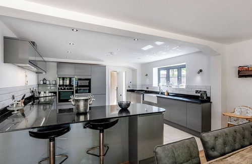 Sleaford Cottage | 6 bedroom accommodation in Howell