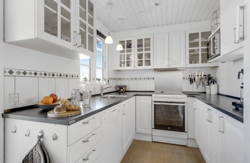 Beder Malling House | 6 bedroom amazing home in Malling