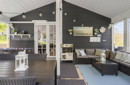 Beder Malling House | 6 bedroom amazing home in Malling